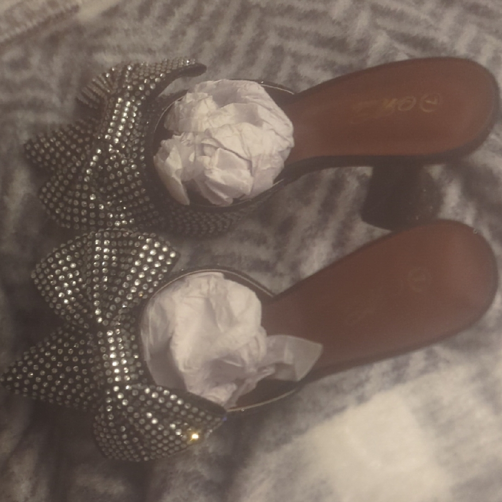 Chic Black Rhinestone Bow Heels